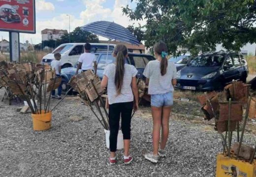 Večeras tradicionalno lilanje u Semberiji: Mali prodavci zadovoljni prodajom lila