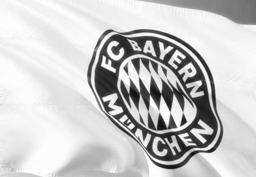 Šok u kampu Bajerna: Preminuo Bajernov trener