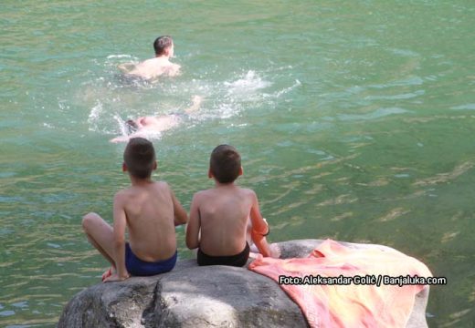 U petak crveni alarm za BiH: Temperature do 42 stepena