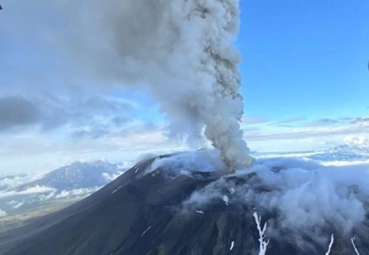 Prva erupcija nakon 600 godina: Zemljotres možda pokrenuo vulkan na Kamčatki (FOTO) (VIDEO)