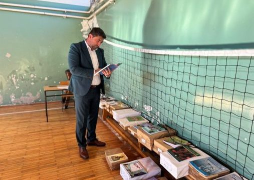 Bijeljina: Počela podjela besplatnih udžbenika učenicima viših razreda