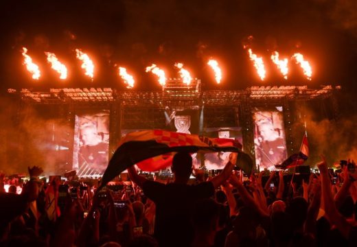 Hrvatska: Na koncertu Thompsona u Sinju 150.000 ljudi, policija provodi istragu