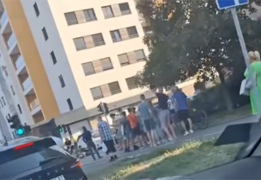 Haos na Novom Beogradu: Auto uletio na trotoar i udario dvije žene (Video)