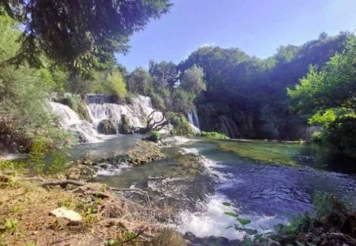 Izvršeno uzorkovanje vode: Ispektorat RS o promjeni boje vode rijeke Une