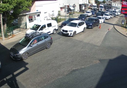 Ogromne gužve na graničnim prelazima sa Hrvatskom i Crnom Gorom