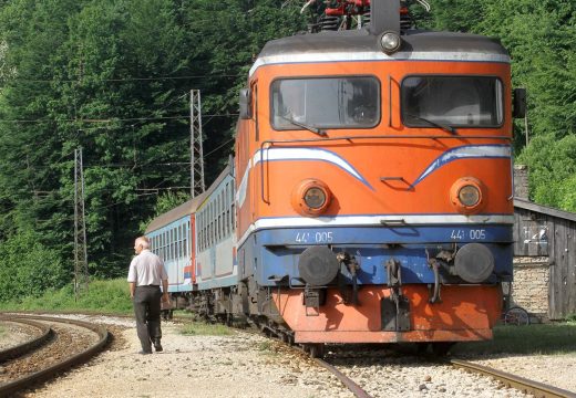 Sindikat “Željeznica RS”: Nova radna mjesta za stranačke kadrove dok vozovi staju