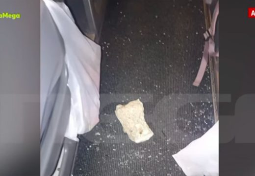 Napadnut autobus u Grčkoj: Srpski turisti gađani kamenicama (Video)