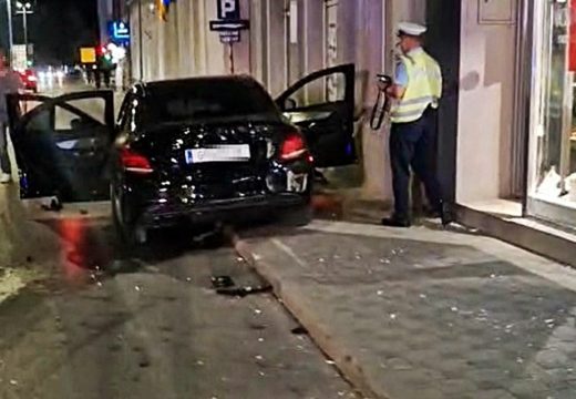 Bijeljina: Mercedesom se zakucao u ćevabdžinicu, povrijeđen maloljetnik