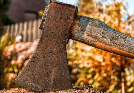 Strava u Hrvatskoj: Sina napala sjekirom dok je spavao