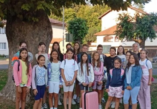 LOPARE: Članovi dječije folklorne sekcije otputovali u Trstenik