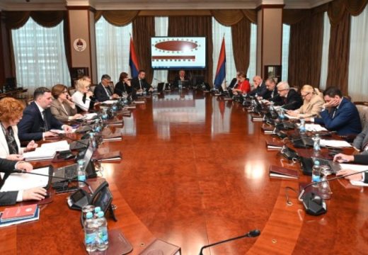 Odluka Vlade Srpske: Povećane subvencije za učenike