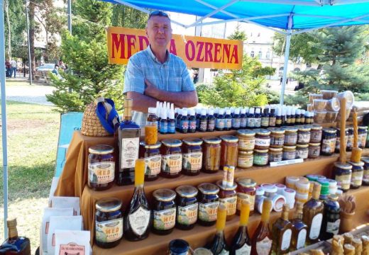 Dani meda u Semberiji: Teška godina za pčelare (Foto)