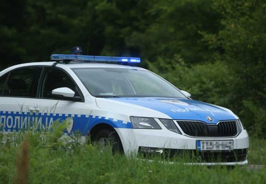 Ugljevik: Dvoje mrtvih u sudaru s kamionom