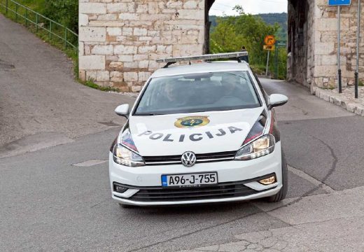 Hronika: Saobraćajna nesreća u Živinicama, stradala djevojka (19)