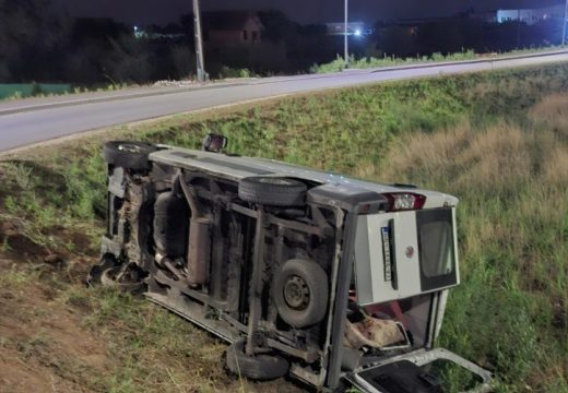 Sletio sa puta: Prevrnuo se kombi Amadeus benda (Foto)
