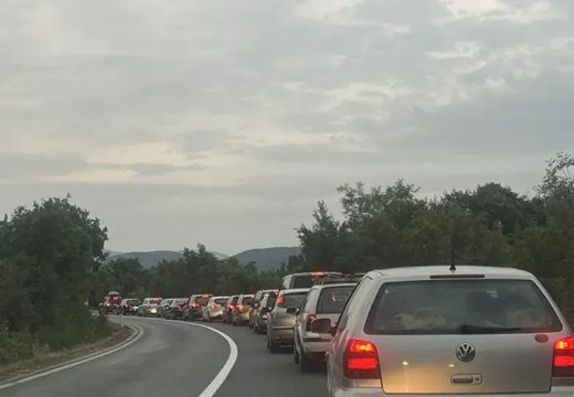 Teška saobraćajka u Hercegovini: Otežan saobraćaj, kilometarske gužve