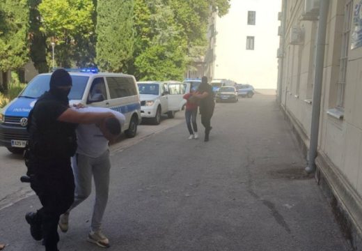 Policija: Uhapšeni u akciji MUP-a sprovedeni u PU Trebinje, poznata imena
