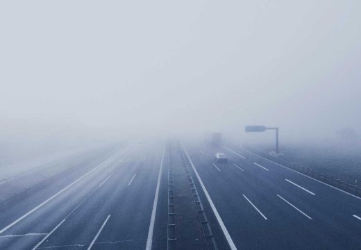 Oprezno na ovim dionicama: Mokri i vlažni kolovozi, a ima i magle