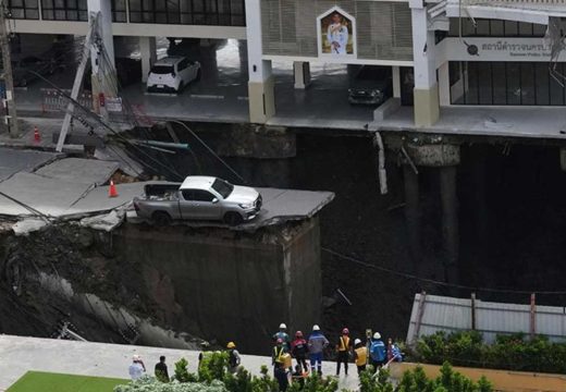 Svijet: Otvorila se ogromna rupa na cesti u Bangkoku (Video)