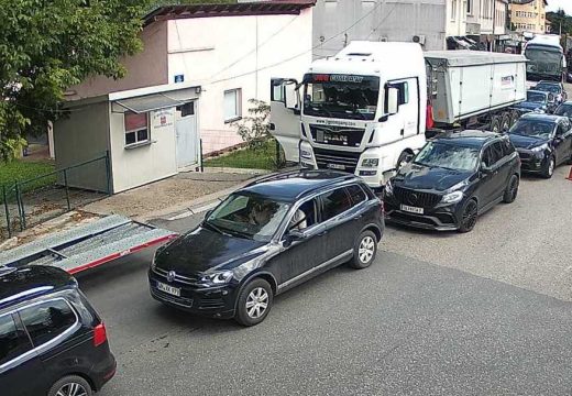 Naoružajte se strpljenjem: Kolone na graničnim prelazima na izlazu iz BiH