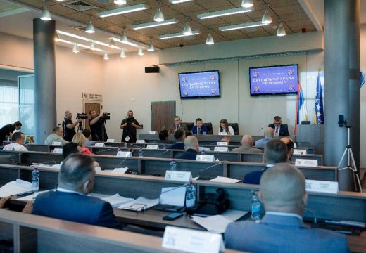 Bijeljina: Skupština donijela odluku da se ukloni Ulica kišobrana do 1. oktobra