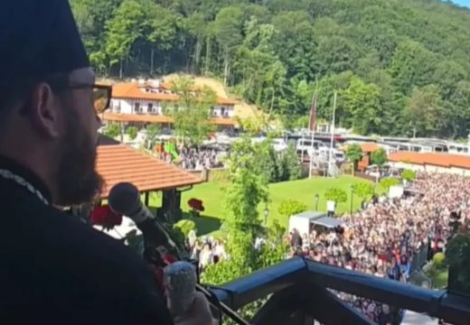 Ljekari su im rekli da ne mogu imati djecu: Branko i Nikolina su klekli pred ikonu Bogorodice u manastiru Tumane, vjeruju da se baš zbog toga dogodilo čudo