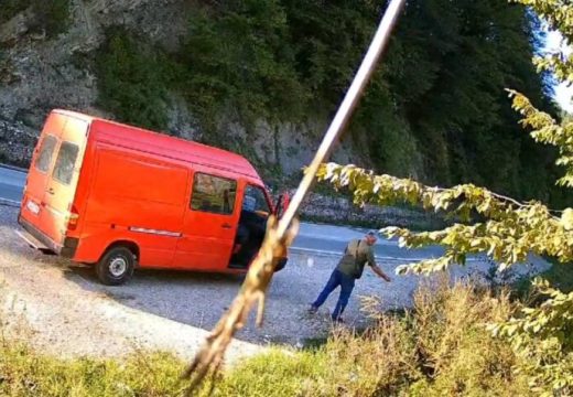 Lopare: U upotrebi mobilne kamere pri kontroli nelegalnog odlaganja otpada pored puteva