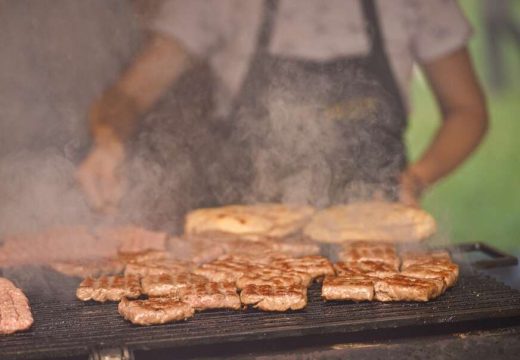 Mnogima je banjalučki ćevap zapeo u grlu: Miris primamljiv, ukus čaroban, ali cijene na Ćevap festu kvare idilu