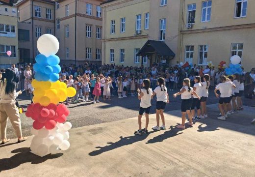 Veseo doček za đake prvake: Radost i ples na početku školske godine (Foto/Video)