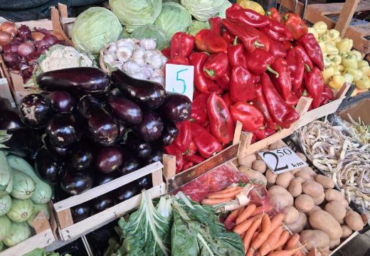 Bijeljinska Zelena pijaca: Ajvar postaje preskup delikates