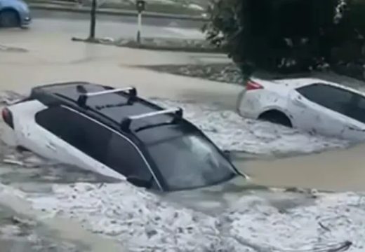 Mnogo vozila potopljeno: Snažno nevrijeme zahvatilo Sloveniju