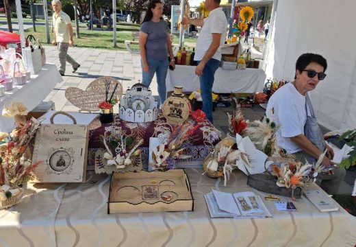 Udruženje za očuvanje kulturne baštine i pravoslavnog identiteta “Bogojavljenska noć”: Treća “Tkanica od zlata, igre i zanata”