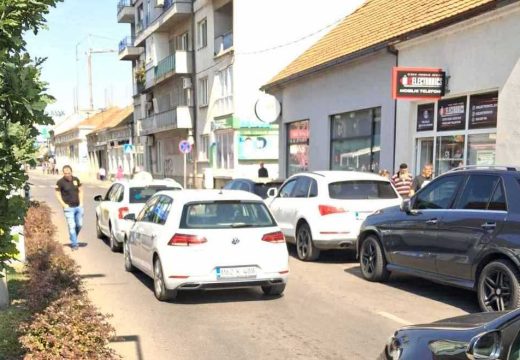 Bijeljina: Zastoj zbog saobraćajne nezgode (Foto)