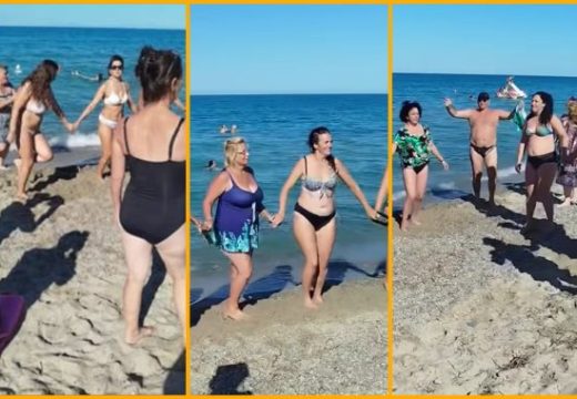 Hit snimak Bijeljinki u Grčkoj: Zaigrale kolo na plaži u Nei (Video)