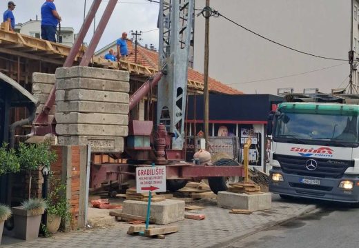 Bijeljina: Zgrade niču na trotoarima (Foto)