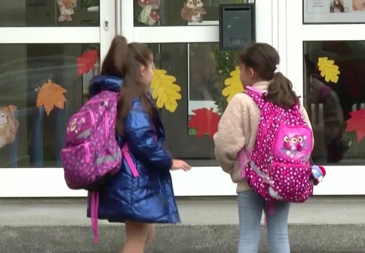 Srpska: Đačke torbe teže i nekoliko kilograma