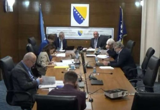 „Dodiku prestaje dužnost predsjednika partije“: Arnautović protiv ovjere kandidature SNSD za prijevremene izbore, ostali članovi CIK podržali