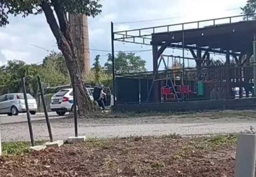 Pojavio se snimak pucnjave u Beogradu: Grupa mladića sa šipkama izletjela iz kombija (Video)