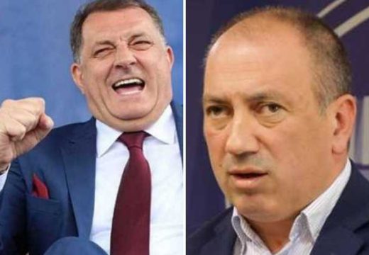 Sramotno ponašanje bivšeg predsjednika RS u Bijeljini: Dodik ismijavao Crnatkov fizički izgled (Video)
