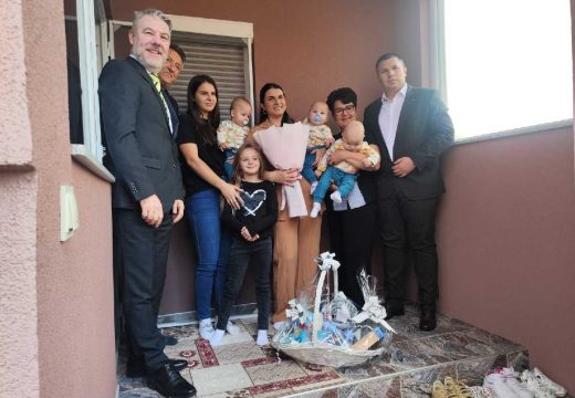 Nedjelja djeteta: Šeranić i Jović posjetili porodicu Godušević iz Janje