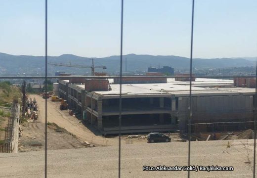 RS: Nezavršena garaža UKC-a pred ministrima