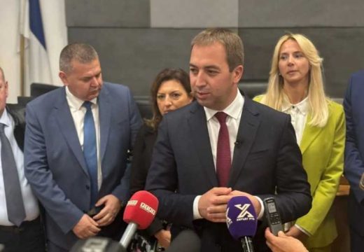 RS: Selak pozajmio automobil od Vrhovnog suda RS