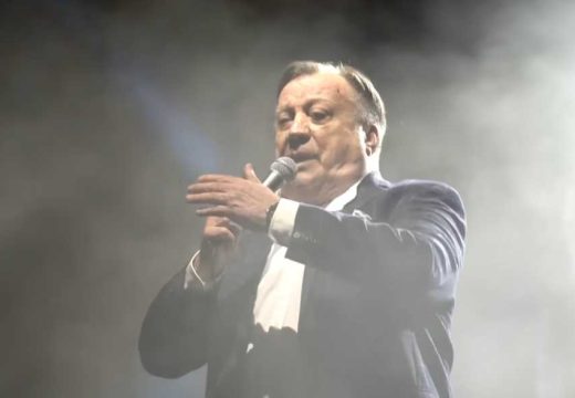 Estrada u suzama: Poznati se opraštaju od legendarnog Halida Bešlića “Živjećemo od lijepih uspomena”