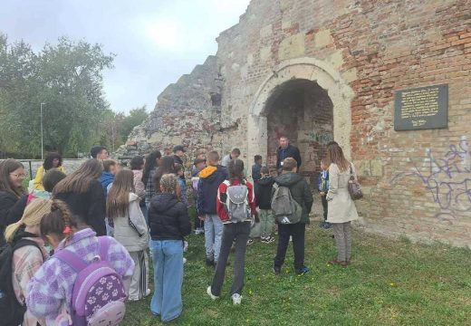 Osnovna škola “Dvorovi”: Besplatan izlet za najhumanije učenike (Foto)