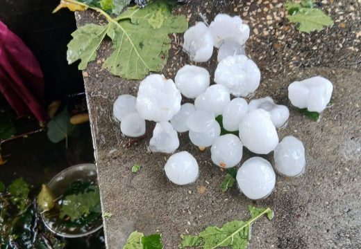 Vrijeme: Nevrijeme pogodilo ovu opštinu, padao led veličine oraha (Foto)