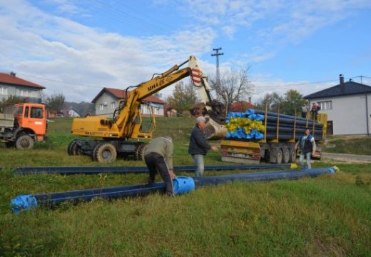 Počeli radovi na rekonstrukciji vodovoda u Loparama (FOTO)