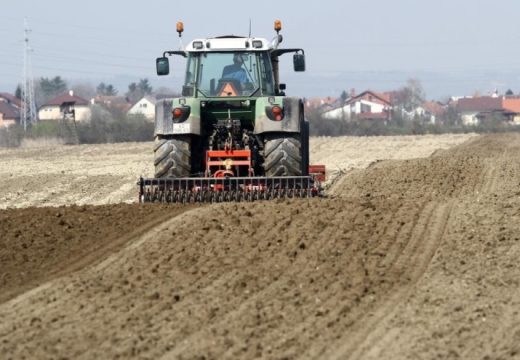 Semberija: U toku jesenja sjetva