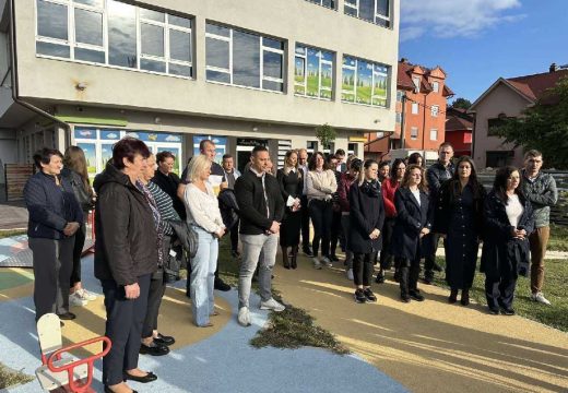 “Iscrpljeni smo, ali nastavljamo da radimo odgovorno”: Radnici Centra za socijalni rad Bijeljina traže isplatu zaostalih plata