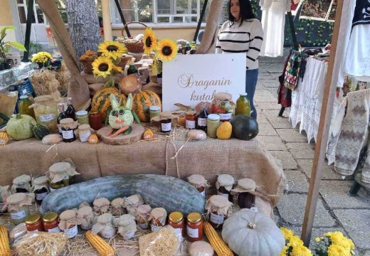 Sedmi karavan zimnice i rukotvorina na Zelenoj pijaci: Spoj tradicije, ljubavi i umijeća (Foto)