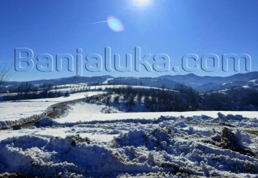 Vozači oprez: Snijeg i grane na putu od Sokoca do Vlasenice